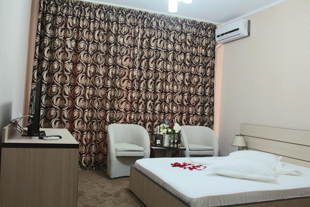 Hotel Cristal Năvodari Habitación foto